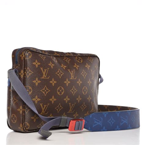 Products by Louis Vuitton: Outdoor Messenger.